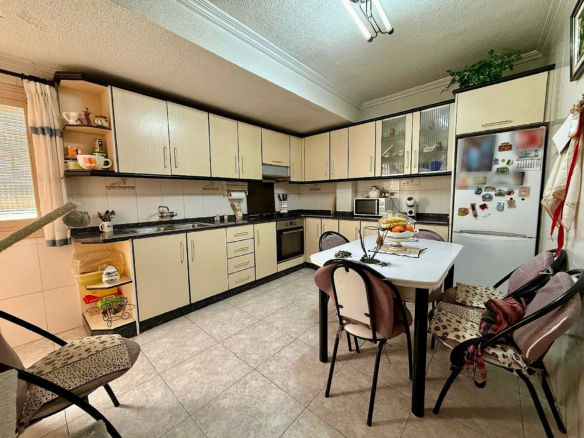 5-bedroom Apartment In Pinoso, Spain (181 M²)