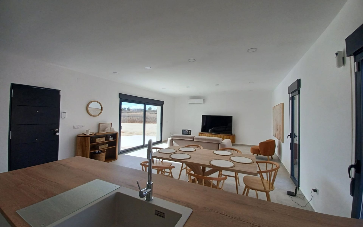 3-bedroom Detached Villa In Pinoso, Spain (160 M²)
