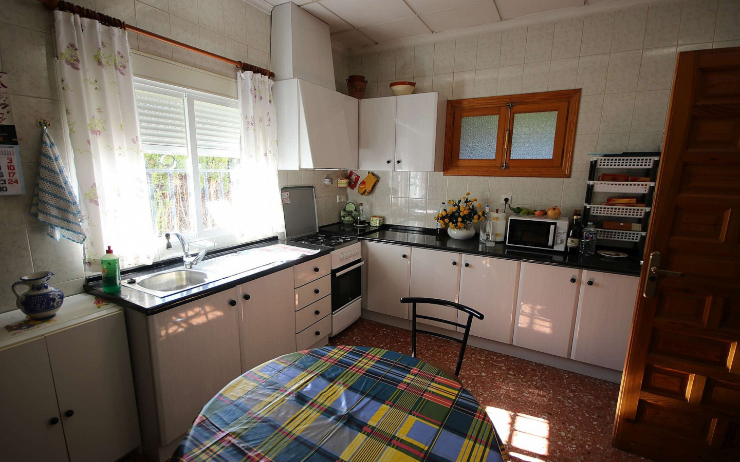 4-bedroom Commercial In Monovar, Spain (675 M²)