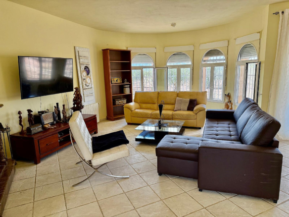 3-bedroom Detached Villa In Onil, Spain (215 M²)