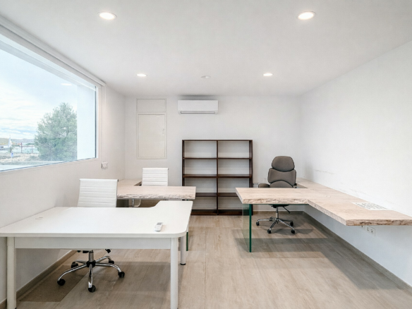 4-bedroom Commercial In Villena, Spain (299 M²)