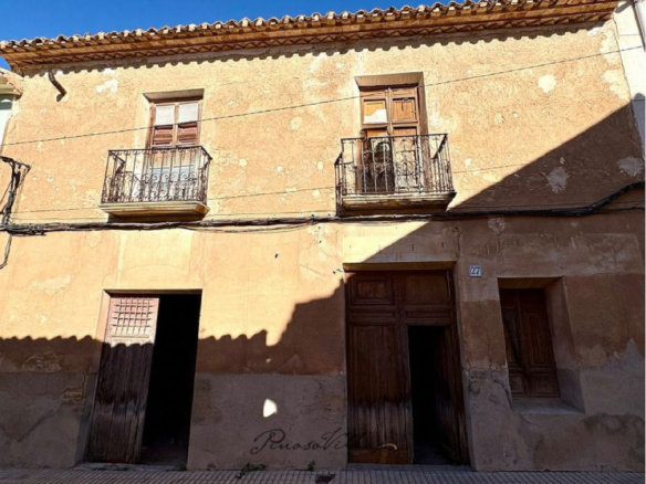 Restoration Project In Pinoso, Spain (314 M²)