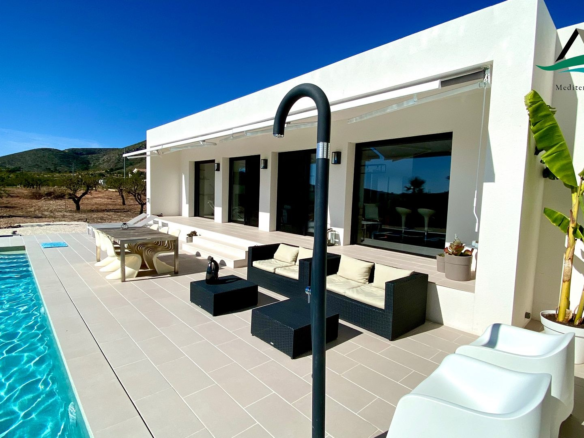 3-bedroom Detached Villa In La Romana, Spain (165 M²)