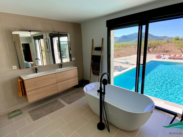 3-bedroom Detached Villa In La Romana, Spain (165 M²)