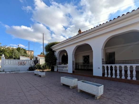 5-bedroom Detached Villa In Elche, Spain (376 M²)
