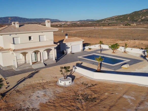 3-bedroom Detached Villa In Pinoso, Spain (150 M²)