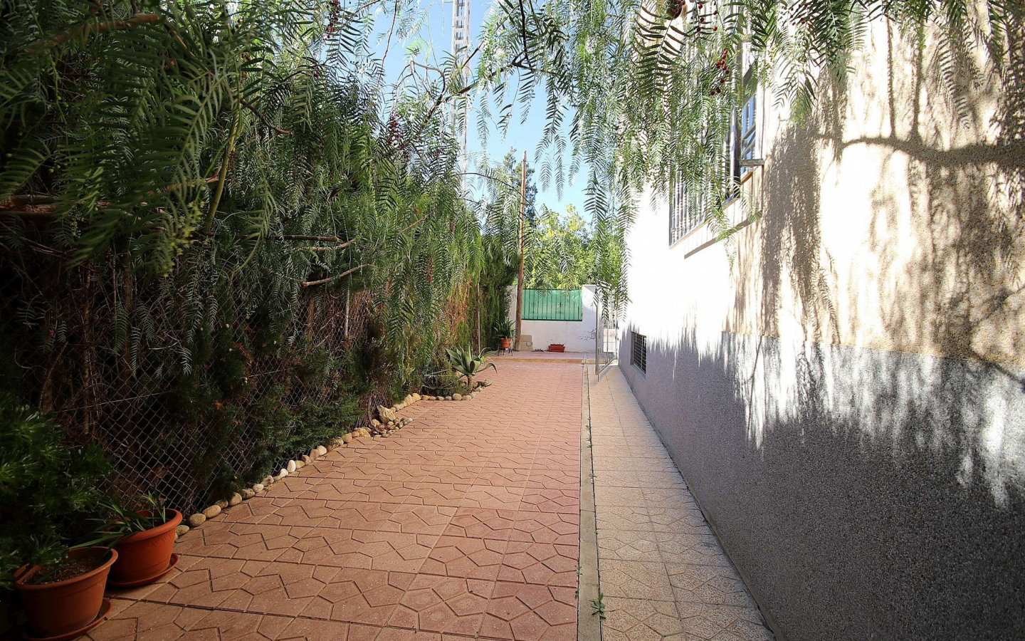 4-bedroom Commercial In Monovar, Spain (675 M²)