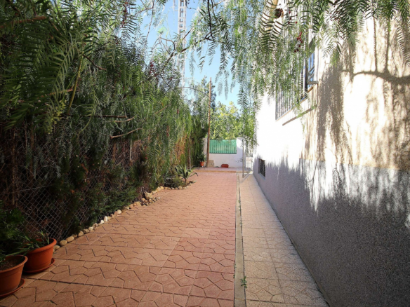 4-bedroom Commercial In Monovar, Spain (675 M²)