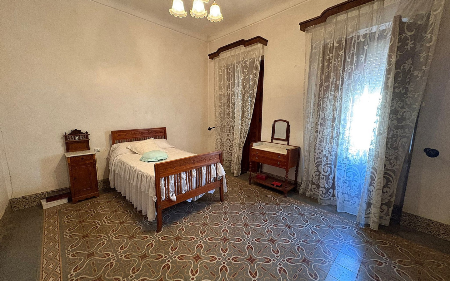 6-bedroom Townhouse In Novelda, Spain (208 M²)