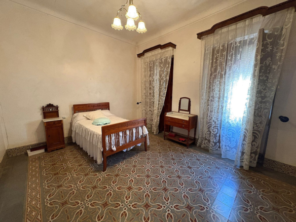 6-bedroom Townhouse In Novelda, Spain (208 M²)