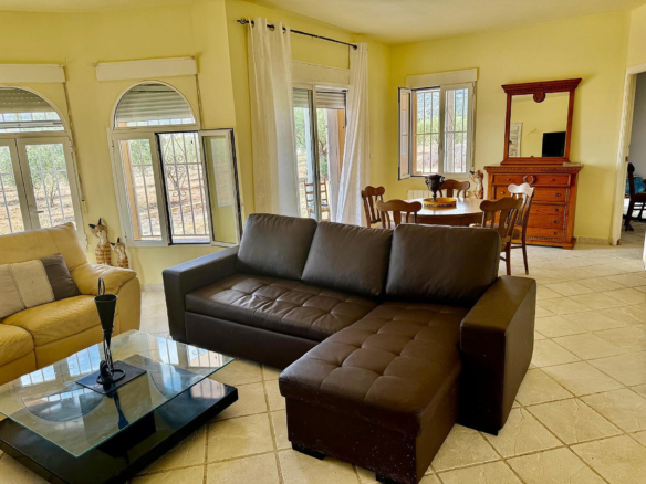 3-bedroom Detached Villa In Onil, Spain (215 M²)