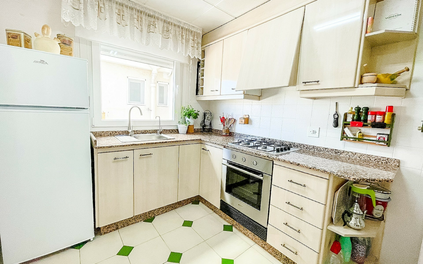 3-bedroom Apartment In Elda, Spain (82 M²)