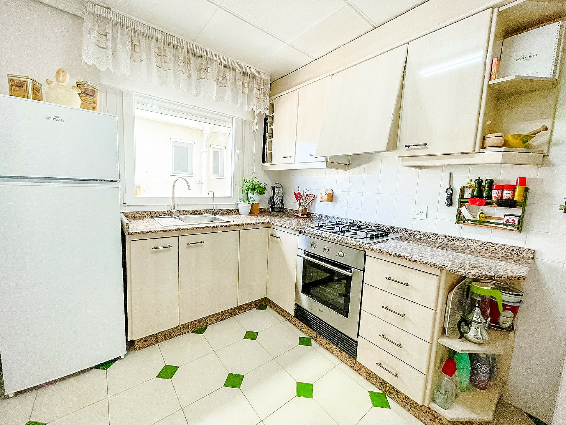 3-bedroom Apartment In Elda, Spain (82 M²)