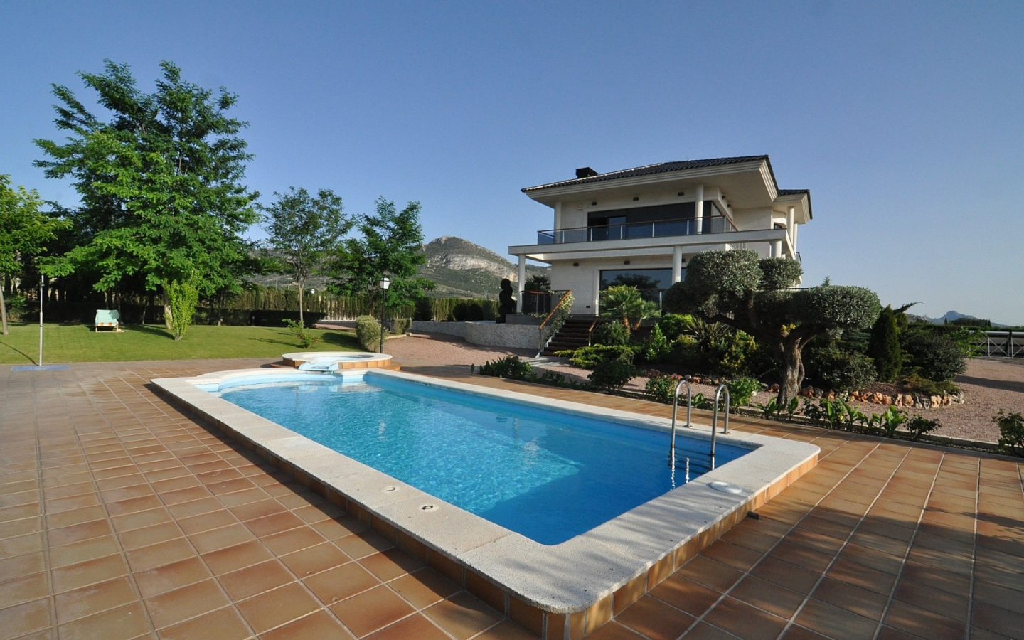 4-bedroom Detached Villa In Villena, Spain (500 M²)