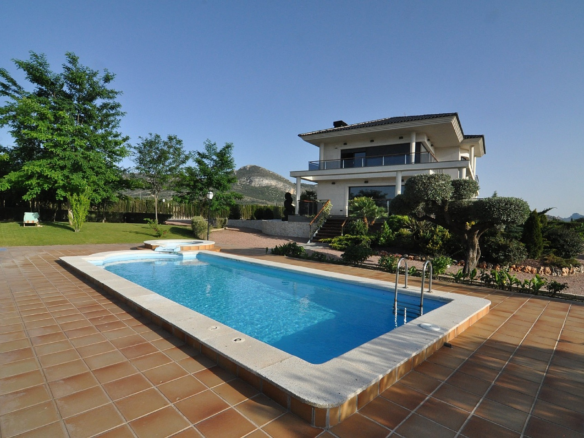 4-bedroom Detached Villa In Villena, Spain (500 M²)