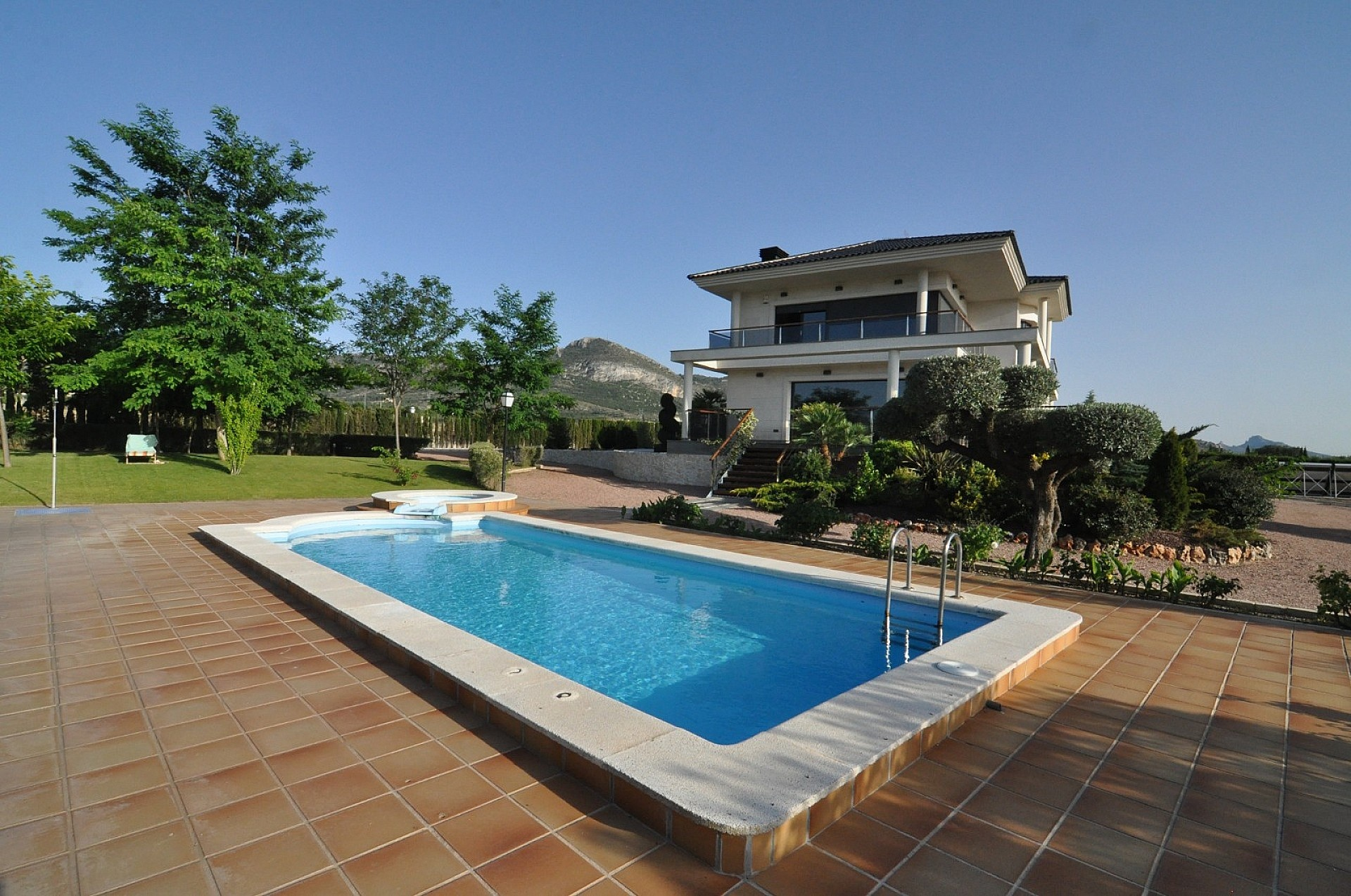 4-bedroom Detached Villa In Villena, Spain (500 M²)