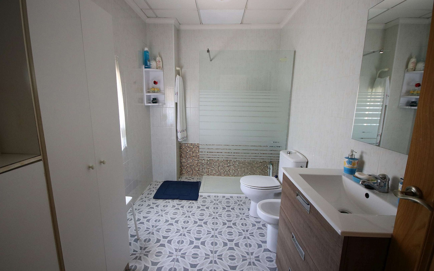 4-bedroom Commercial In Monovar, Spain (675 M²)
