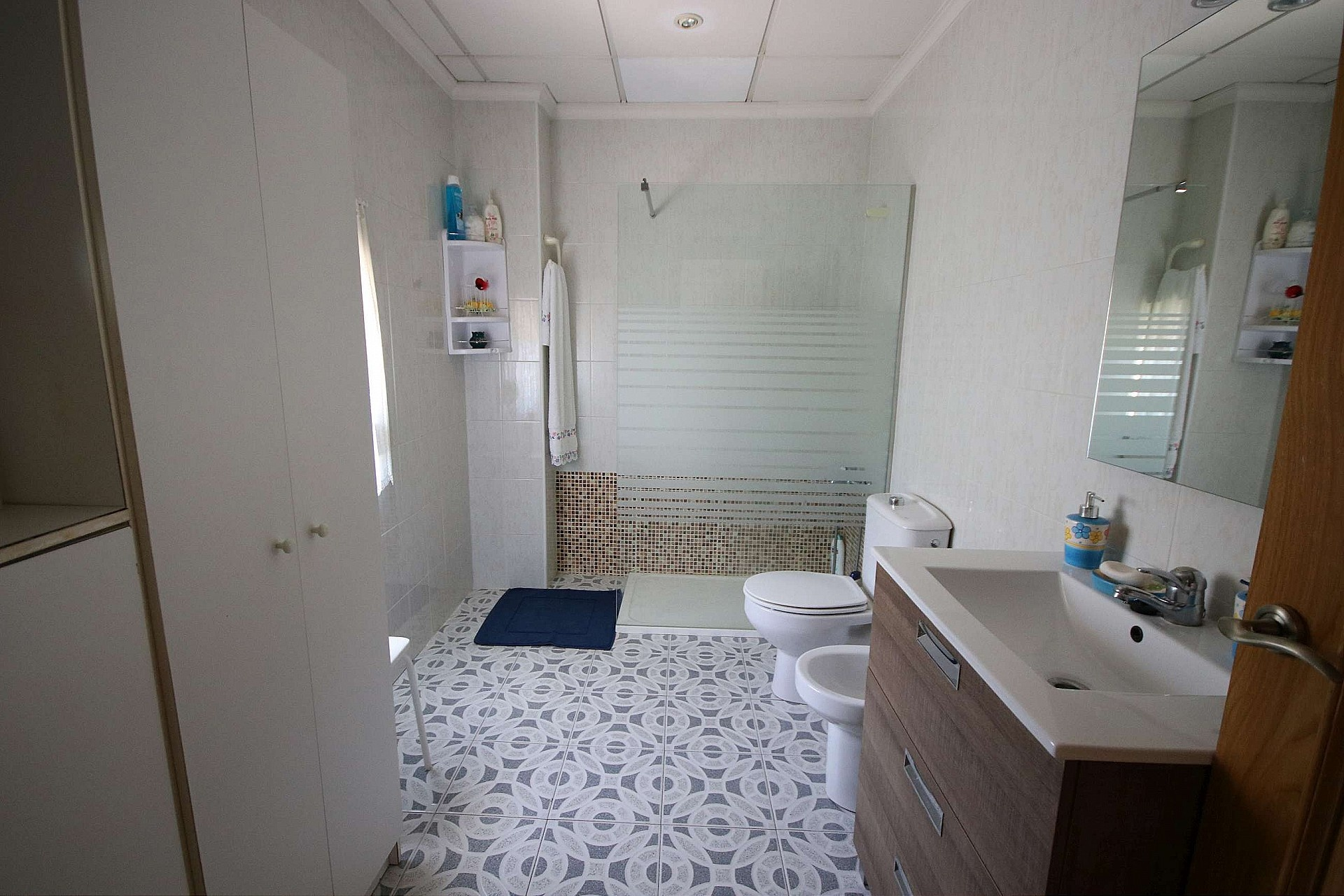 4-bedroom Commercial In Monovar, Spain (675 M²)