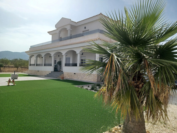 6-bedroom Detached Villa In Pinoso, Spain (313 M²)