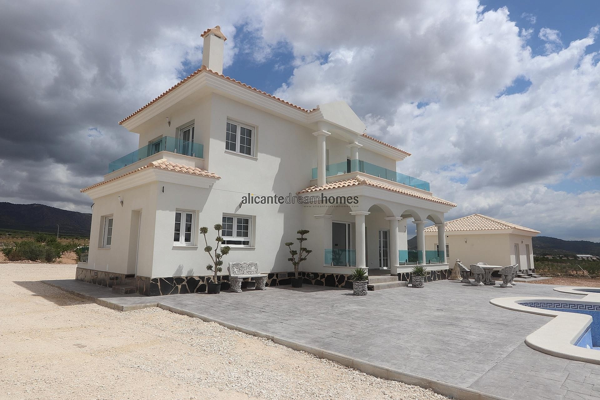 w_7prsiwgksgn4hxekimkj-01826b 4-bedroom Detached Villa In Pinoso, Spain (212 M²)