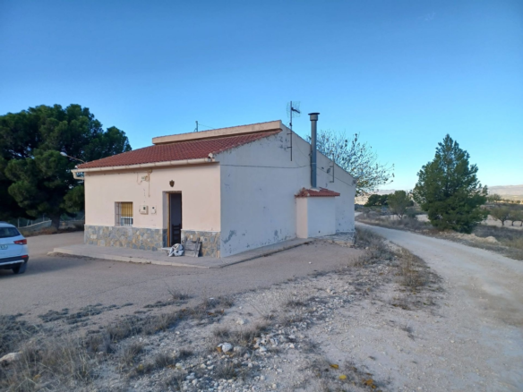 3-bedroom Country House In La Zarza, Spain (182 M²)