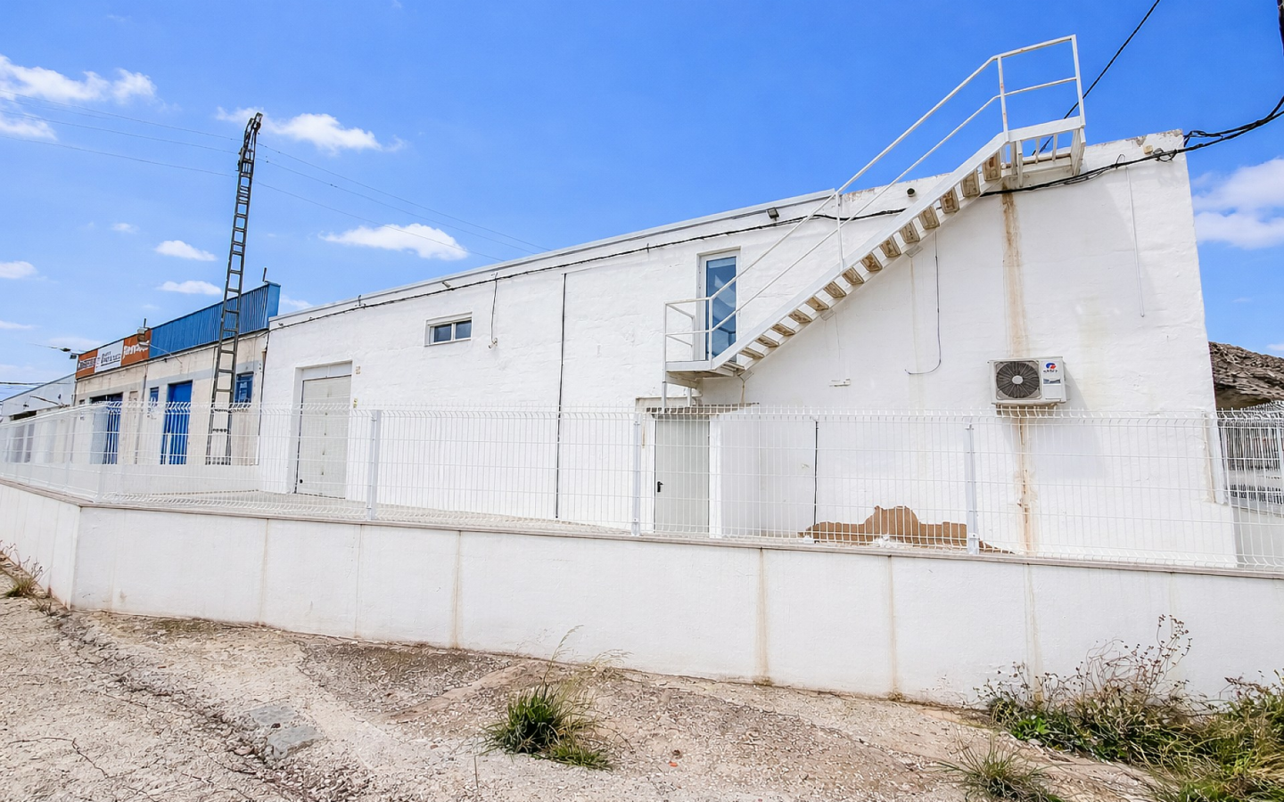 4-bedroom Commercial In Villena, Spain (299 M²)