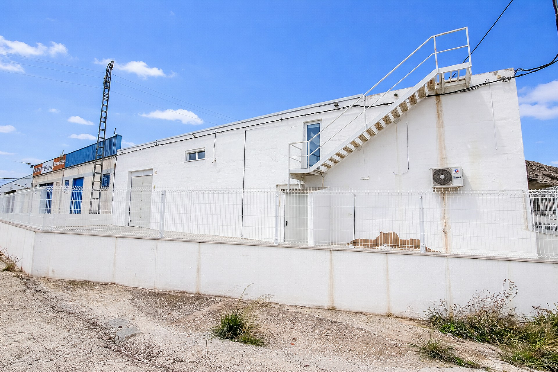 4-bedroom Commercial In Villena, Spain (299 M²)