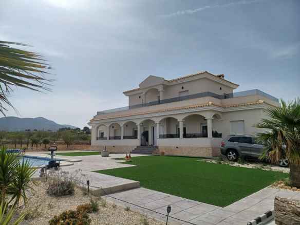 6-bedroom Detached Villa In Pinoso, Spain (313 M²)