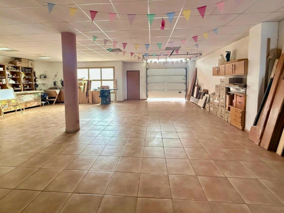 5-bedroom Townhouse In Pinoso, Spain (800 M²)