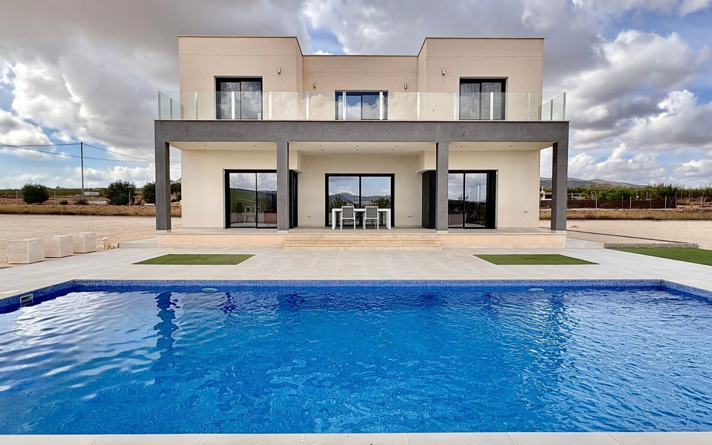 3-bedroom Detached Villa In Pinoso, Spain (150 M²)