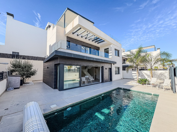 5-bedroom Detached Villa In Algorfa, Spain (198 M²)