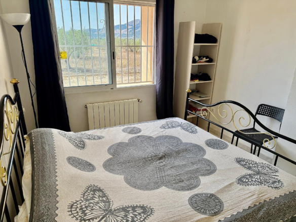 3-bedroom Detached Villa In Onil, Spain (215 M²)
