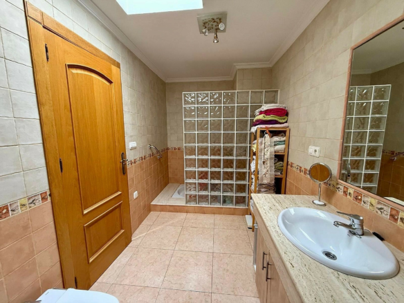 5-bedroom Townhouse In Pinoso, Spain (800 M²)