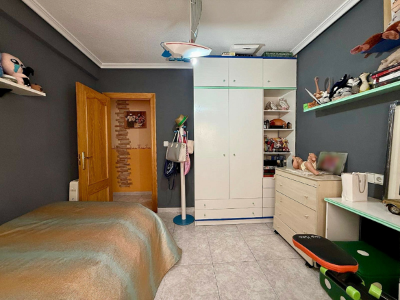 5-bedroom Apartment In Pinoso, Spain (181 M²)