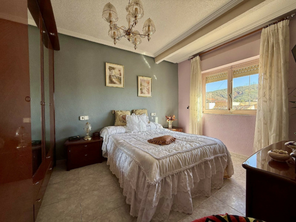 5-bedroom Apartment In Pinoso, Spain (181 M²)