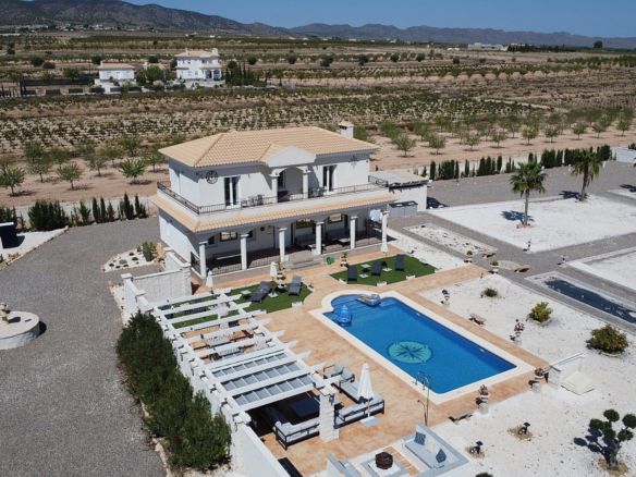 4-bedroom Detached Villa In Pinoso, Spain (195 M²)