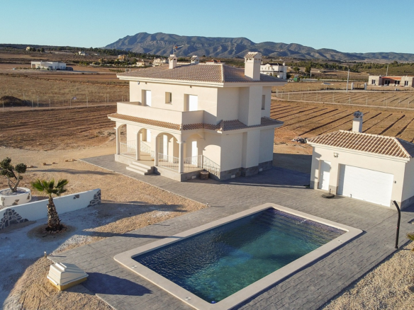 3-bedroom Detached Villa In Pinoso, Spain (150 M²)