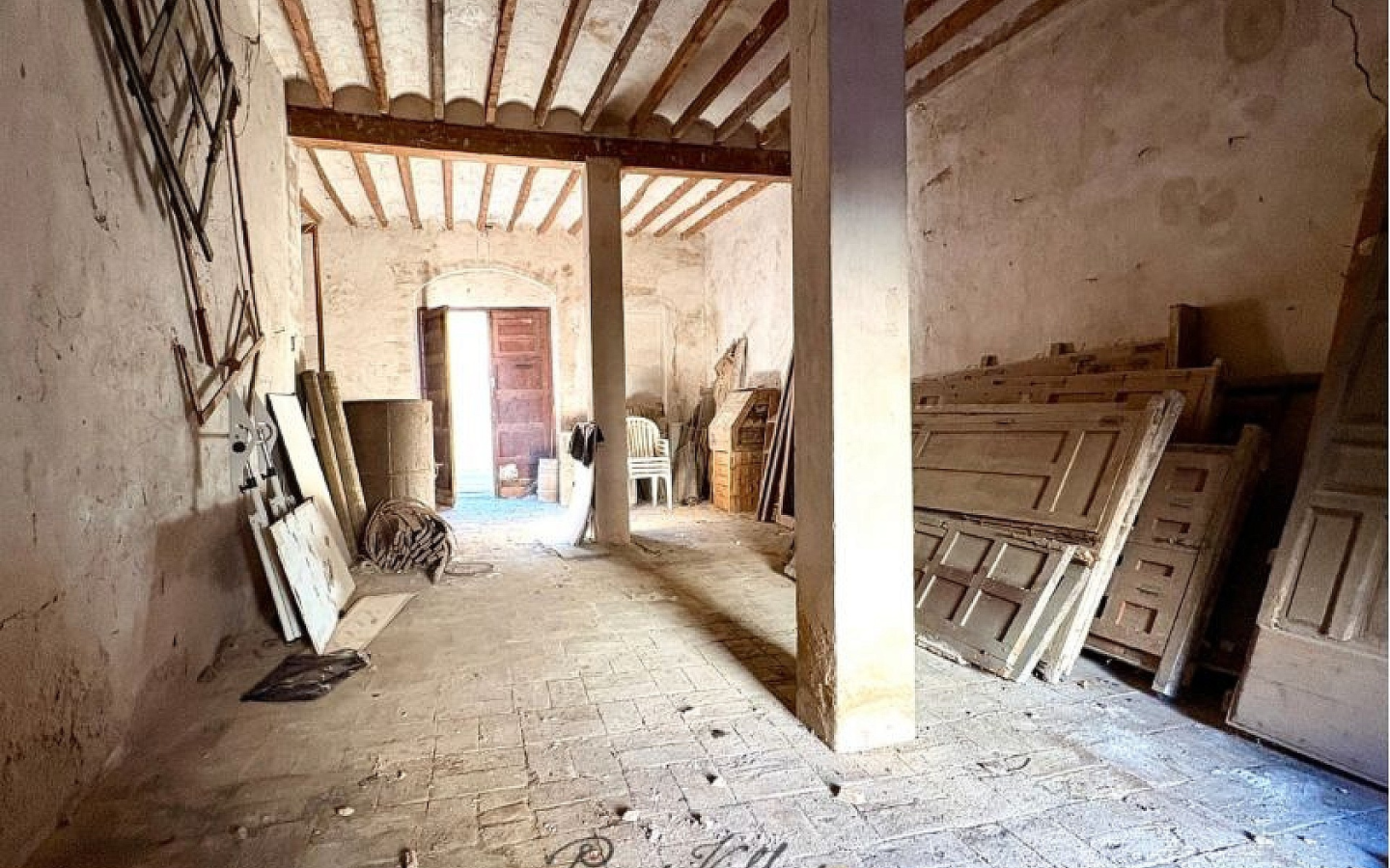 Restoration Project In Pinoso, Spain (314 M²)