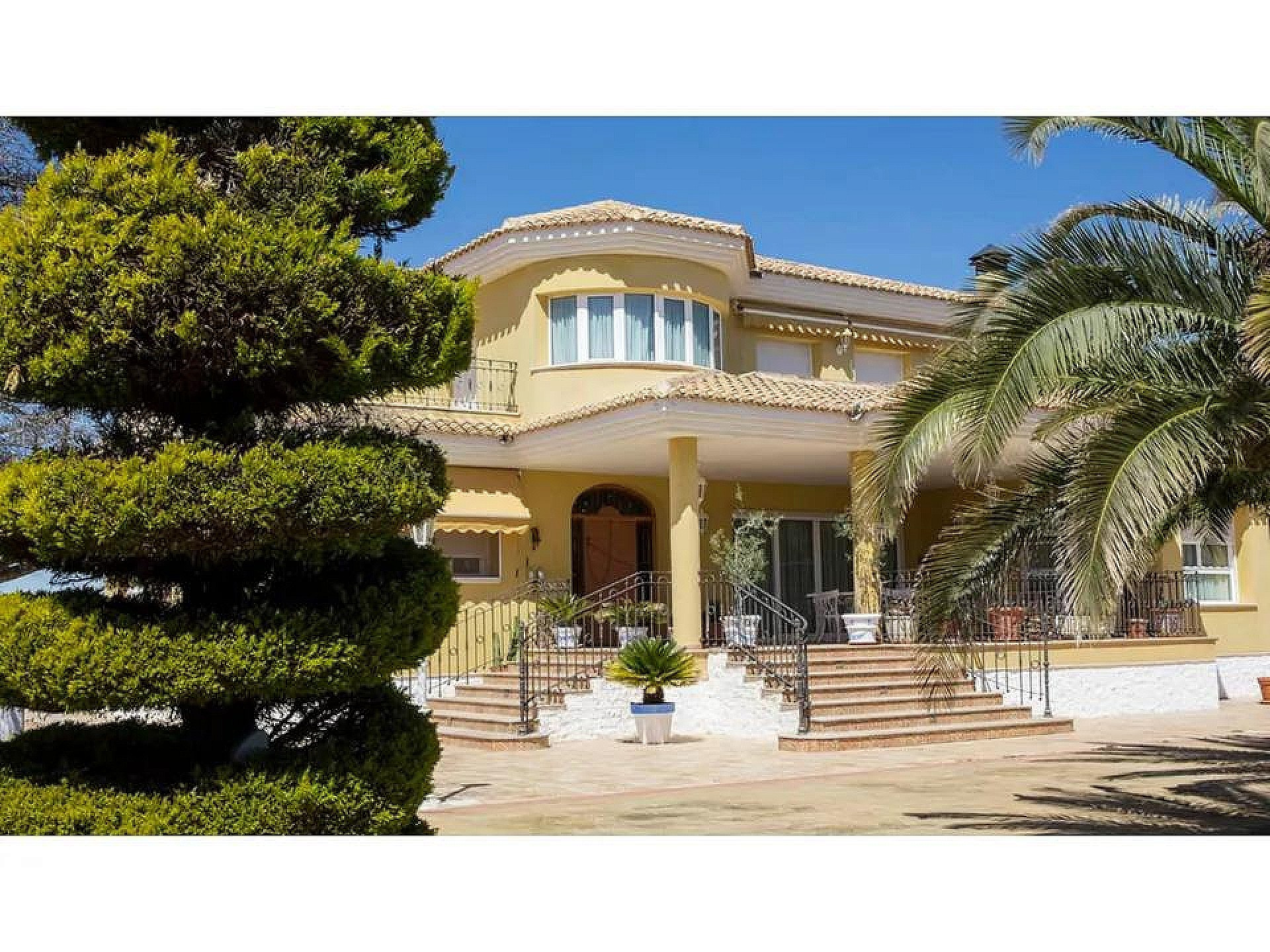 6-bedroom Detached Villa In Yecla, Spain (714 M²)