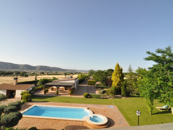 4-bedroom Detached Villa In Villena, Spain (500 M²)