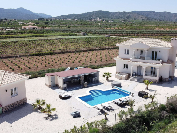 4-bedroom Detached Villa In Pinoso, Spain (150 M²)