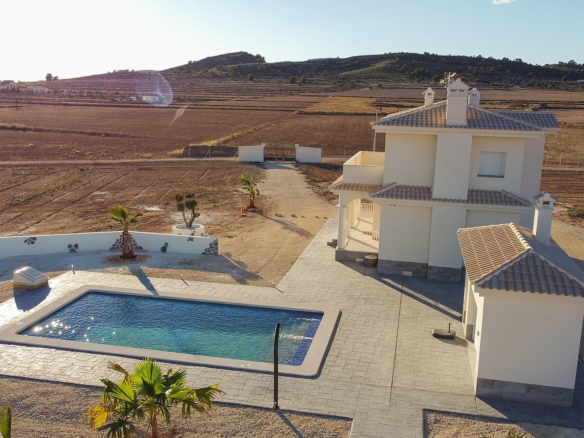 3-bedroom Detached Villa In Pinoso, Spain (150 M²)
