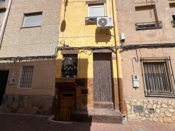 3-bedroom Townhouse In Elche De La Sierra, Spain (104 M²)