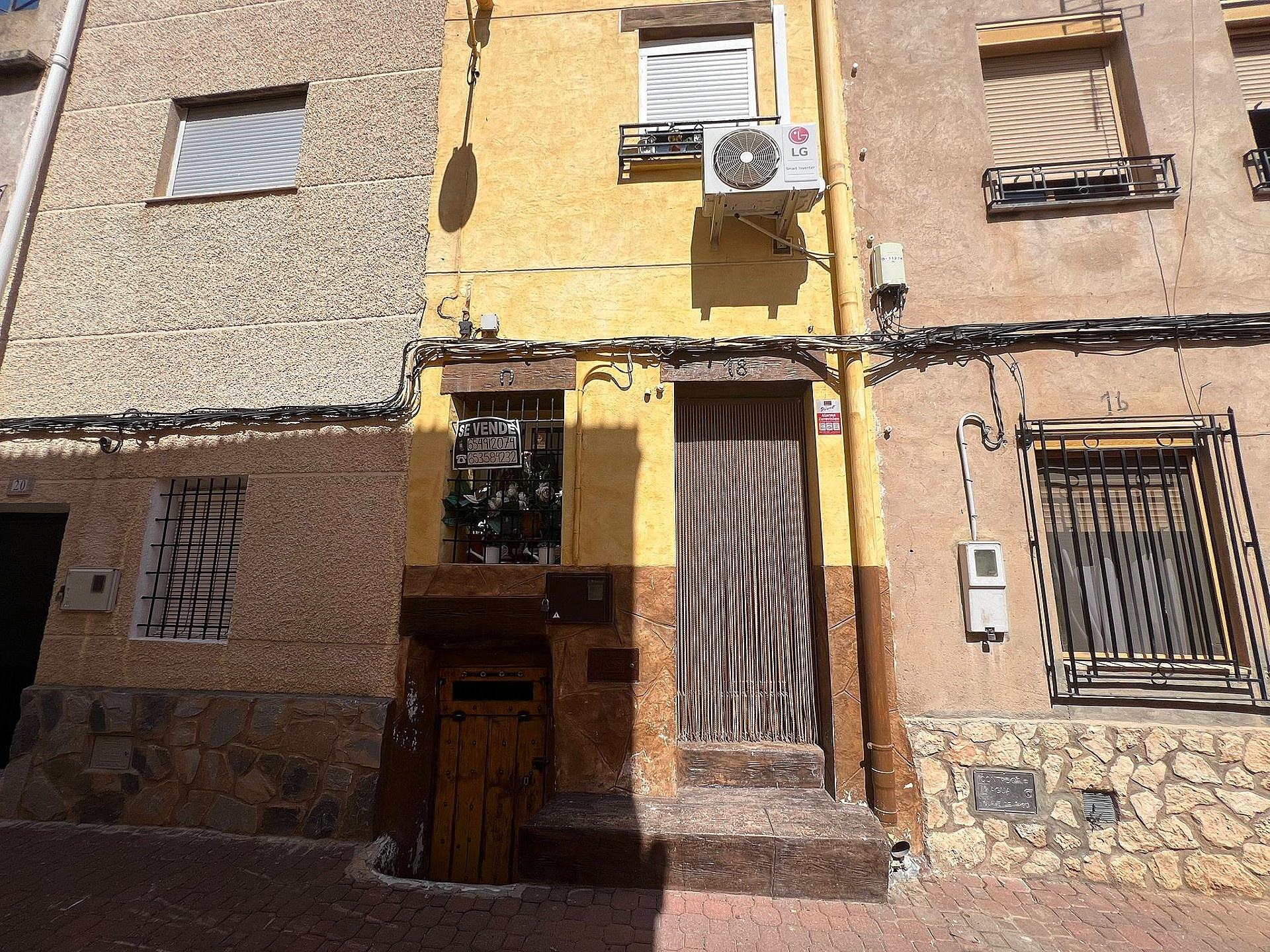 3-bedroom Townhouse In Elche De La Sierra, Spain (104 M²)