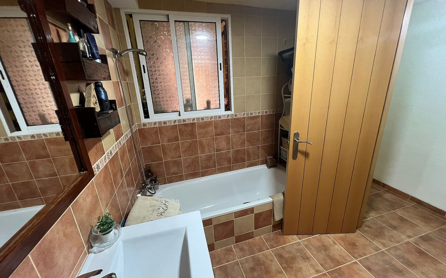 3-bedroom Townhouse In Elche De La Sierra, Spain (104 M²)