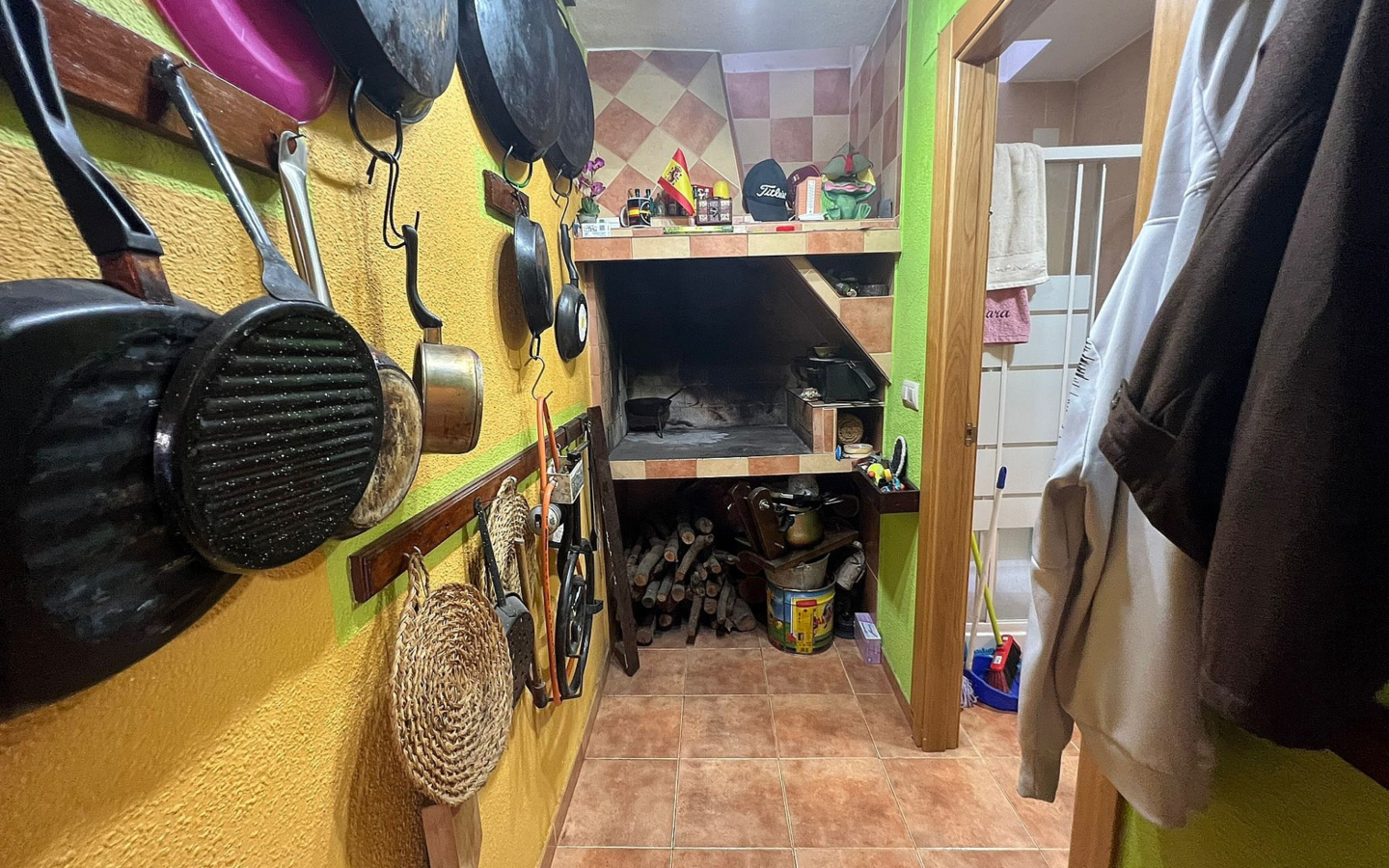 3-bedroom Townhouse In Elche De La Sierra, Spain (104 M²)