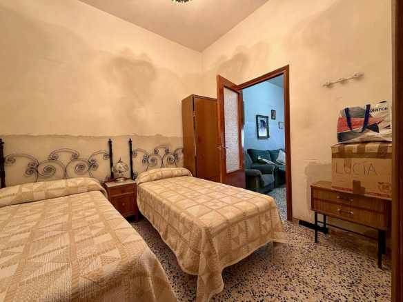 5-bedroom Townhouse In Pinoso, Spain (176 M²)