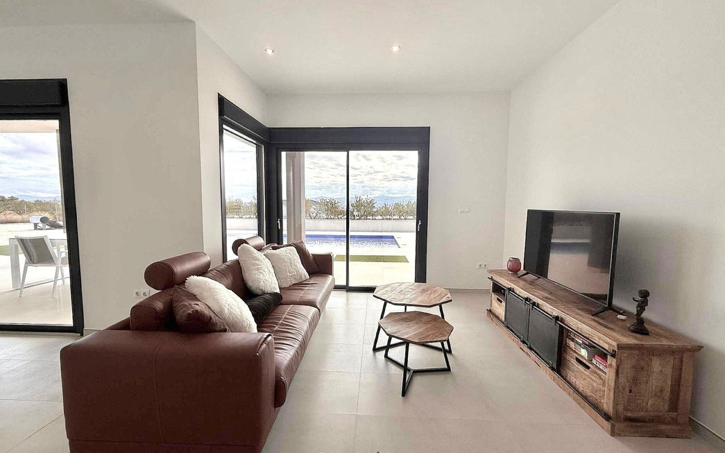 3-bedroom Detached Villa In Pinoso, Spain (150 M²)