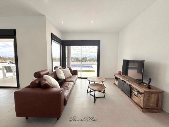 3-bedroom Detached Villa In Pinoso, Spain (150 M²)