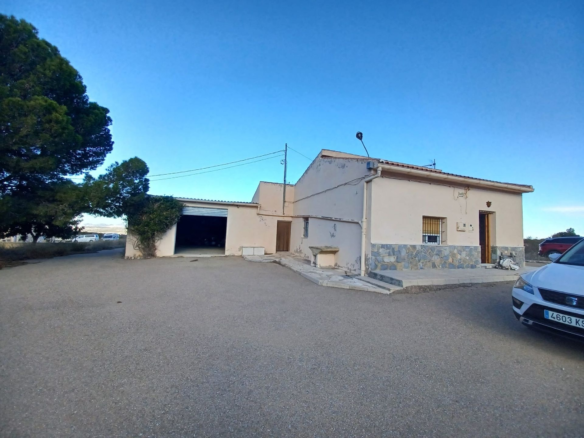 3-bedroom Country House In La Zarza, Spain (182 M²)